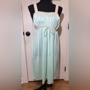Vintage mint green size medium pullover  nightgown